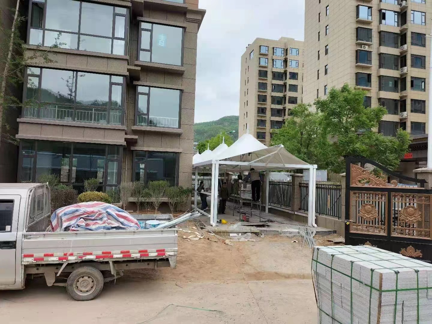 小區(qū)膜結(jié)構(gòu)車棚 (5)
